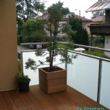 Balkon mit Holztrögen 1